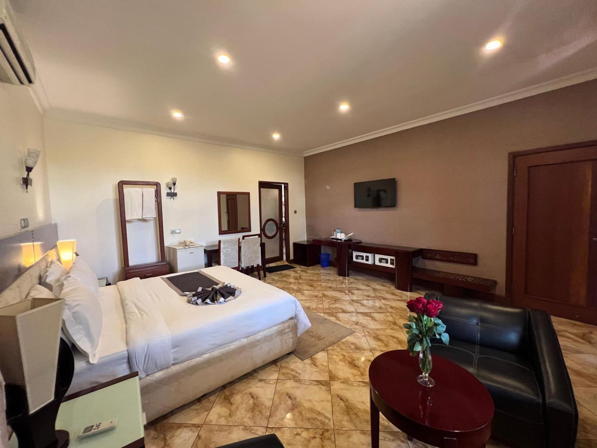 Nejobugg Palace Hotel Nkoanrua المظهر الخارجي الصورة